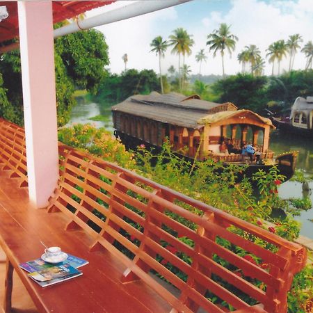 Backwater Breeze Kumarakom Exterior photo