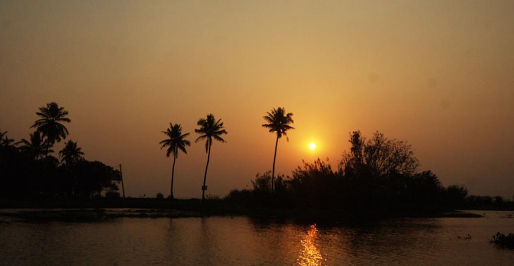 Backwater Breeze Kumarakom Exterior photo
